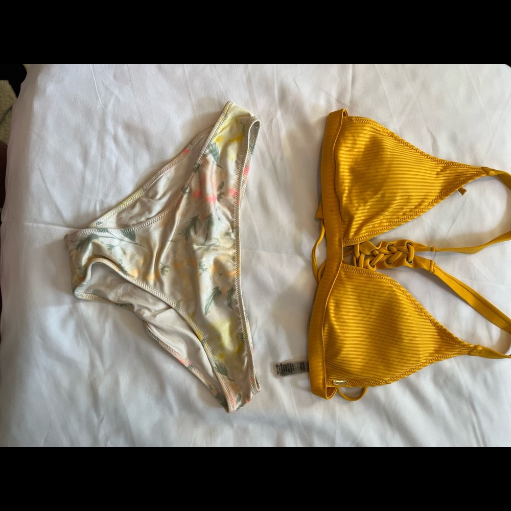 Bikini - Picture 2 of 2
